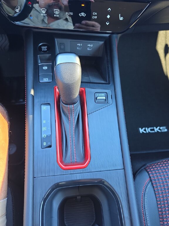 New 2027 Nissan Kicks SR w/ Cold Weather Package FWD image 13