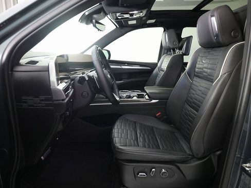 Used 2025 Cadillac Escalade V image 19