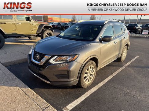 Used 2019 Nissan Rogue SV image 1