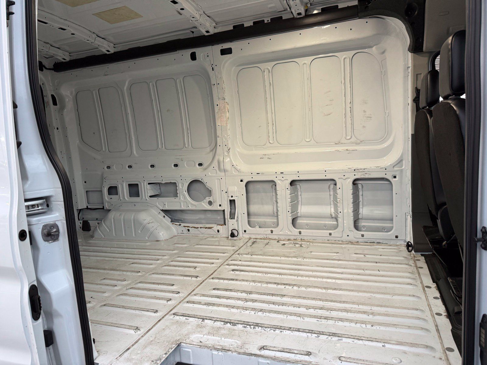 Used 2025 Ford Transit 250 148 Medium Roof RWD image 33