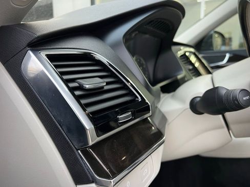 Used 2018 Volvo XC90 T5 Momentum w/ Convenience Package image 37