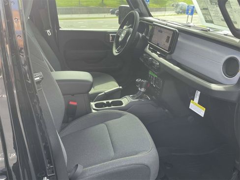 New 2025 Jeep Gladiator Sport image 30