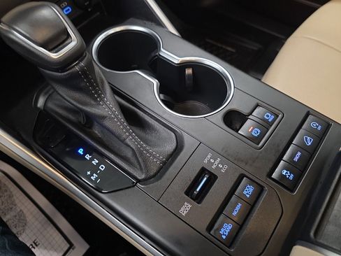 Used 2022 Toyota Highlander XLE image 26