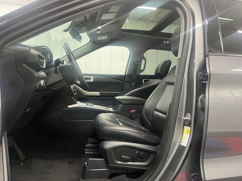 Used 2022 Ford Explorer XLT w/ Equipment Group 202A AWD/4WD image 20