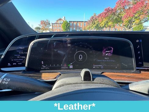 Used 2022 Cadillac Escalade ESV Premium Luxury image 24