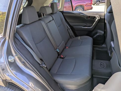 Certified 2023 Toyota RAV4 LE image 21