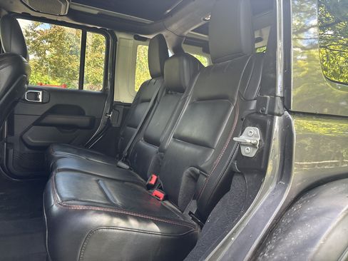 Used 2021 Jeep Wrangler Unlimited Rubicon AWD/4WD image 13
