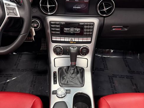 Used 2013 Mercedes-Benz SLK 250 image 3