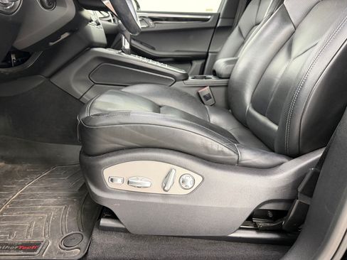 Used 2018 Porsche Macan AWD/4WD image 5