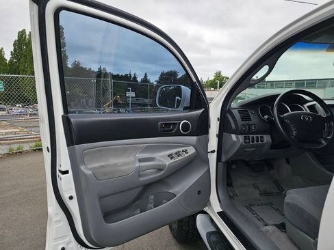 Used 2007 Toyota Tacoma 4x4 Double Cab w/ TRD Sport Pkg #3 image 18