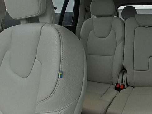 Used 2022 Volvo XC90 T5 Momentum w/ Climate Package image 26