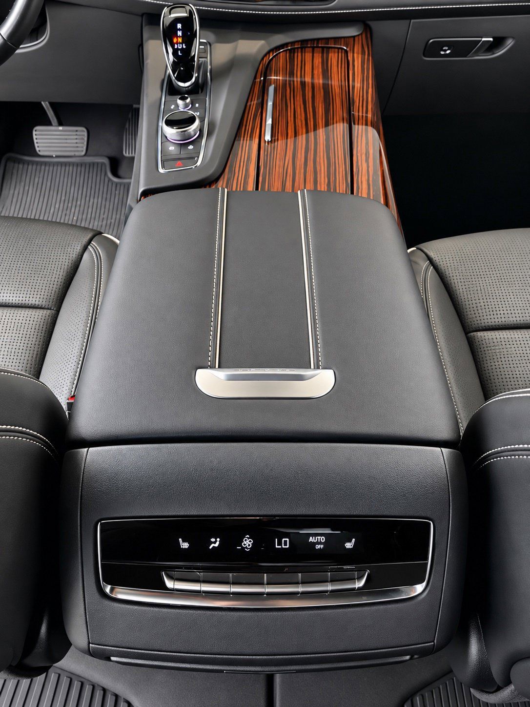 Used 2024 Cadillac Escalade ESV Premium Luxury AWD/4WD image 12