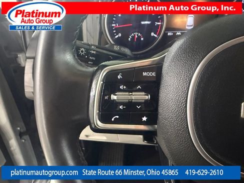 Used 2023 Kia Carnival EX FWD image 16