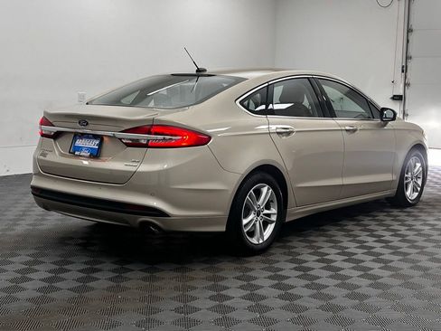 Used 2018 Ford Fusion SE w/ Fusion SE Technology Package FWD image 8
