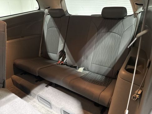 Used 2014 Chevrolet Traverse LS FWD image 23