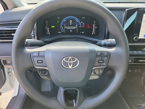 Used 2025 Toyota Camry LE image 19