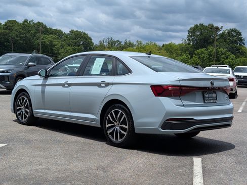 Used 2025 Volkswagen Jetta SE w/ Sunroof Package FWD image 7