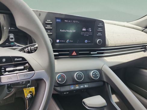 Certified 2023 Hyundai Elantra SE FWD image 11