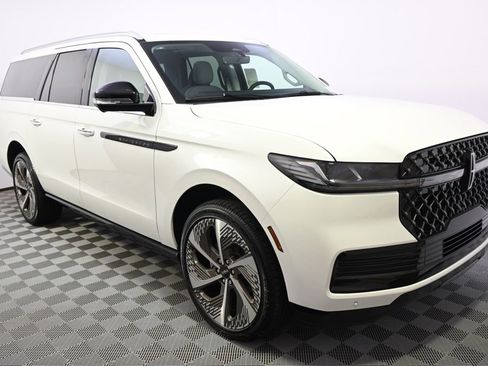 New 2026 Lincoln Navigator L Black Label AWD/4WD image 8