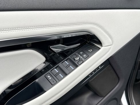 Used 2021 Land Rover Range Rover Evoque R-Dynamic SE image 9
