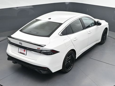 New 2026 Nissan Sentra SR w/ Floor Mat Package FWD image 31