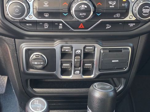 Used 2020 Jeep Wrangler Unlimited Sahara image 24