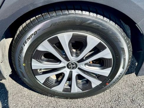 Used 2022 Toyota Prius Prime LE FWD image 10