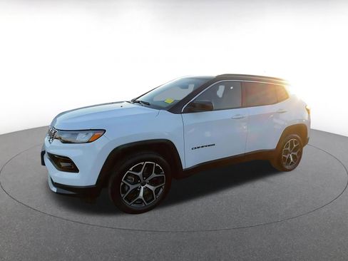 Used 2025 Jeep Compass Limited image 8
