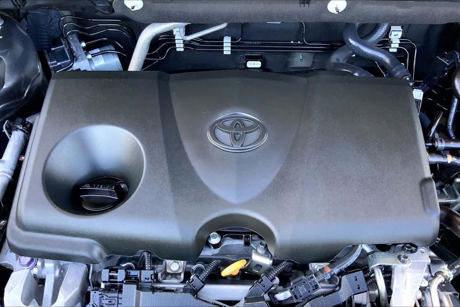 Used 2021 Toyota RAV4 XLE FWD image 32