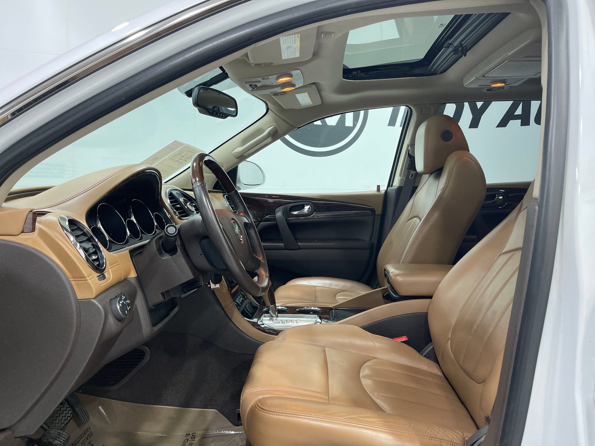 Used 2017 Buick Enclave Leather w/ Enclave Tuscan Edition FWD image 13