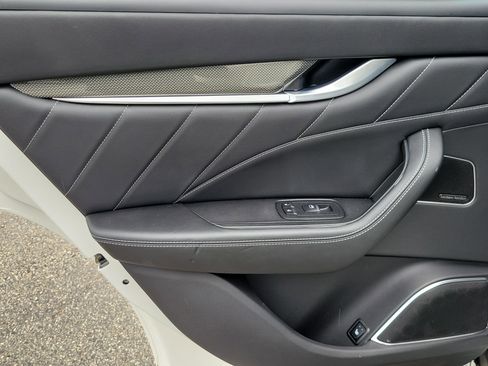 Used 2023 Maserati Levante GT image 12