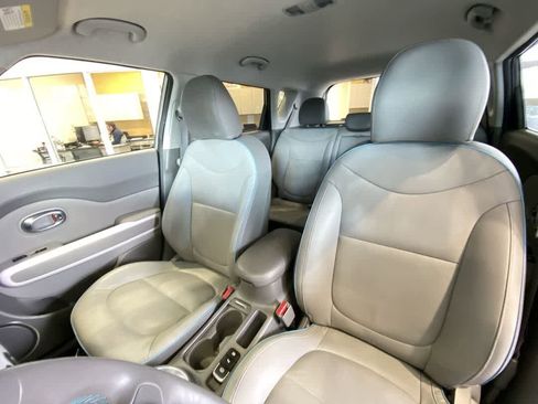 Used 2017 Kia Soul EV + w/ Paint Protection Film Package image 14