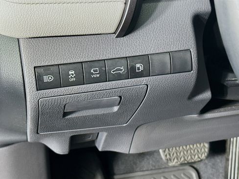 Used 2018 Toyota Camry XLE w/ Audio Package image 17