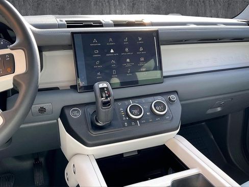 Used 2025 Land Rover Defender 110 S image 9
