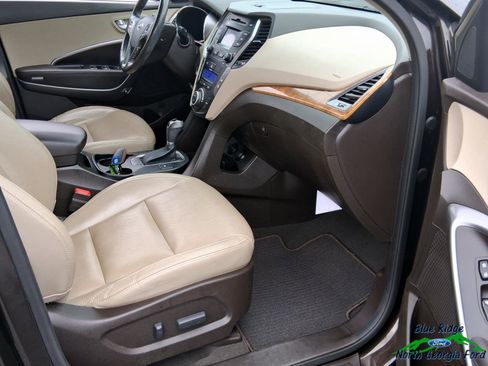 Used 2016 Hyundai Santa Fe SE w/ Option Group 02 FWD image 12