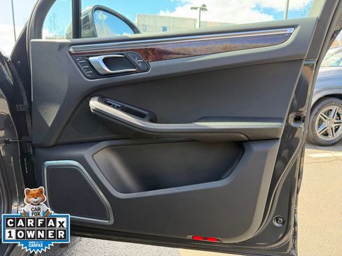 Used 2023 Porsche Macan S image 16