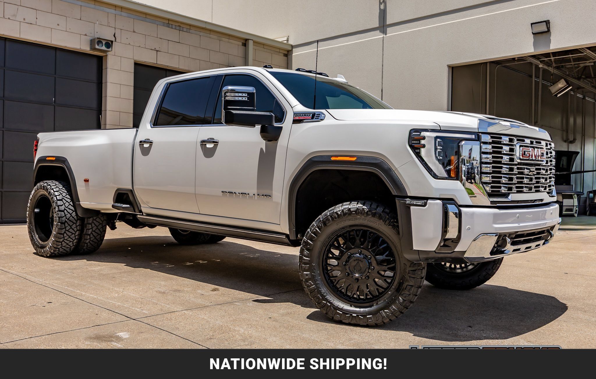 Used 2024 GMC Sierra 3500 Denali w/ Technology Package AWD/4WD image 1