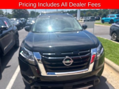 Used 2024 Nissan Pathfinder Platinum AWD/4WD image 2