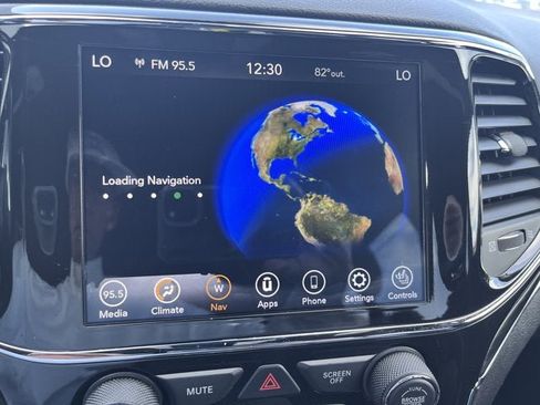 Used 2022 Jeep Grand Cherokee Limited image 15