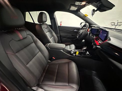 Used 2025 Chevrolet Trax RS FWD image 26