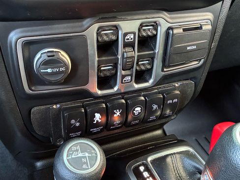 Used 2019 Jeep Wrangler Unlimited Sport S AWD/4WD image 15