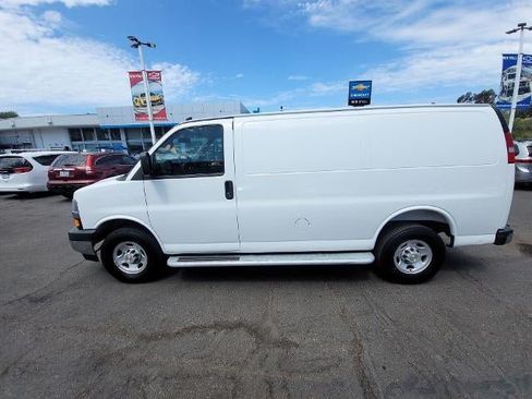 Used 2025 Chevrolet Express 2500 w/ Driver Convenience Package RWD image 5