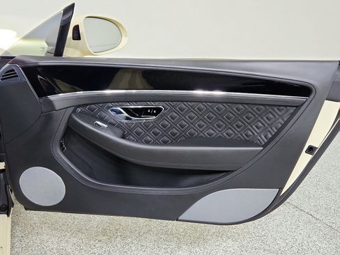 Used 2022 Bentley Continental GT image 27