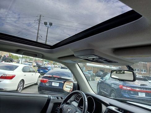 Used 2012 Toyota 4Runner SR5 w/ Premium Pkg AWD/4WD image 13
