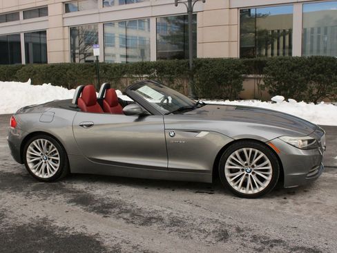 Used 2011 BMW Z4 sDrive35i image 2