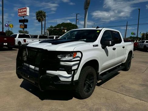 Used 2024 Chevrolet Silverado 1500 LT Trail Boss w/ Convenience Package II AWD/4WD image 2