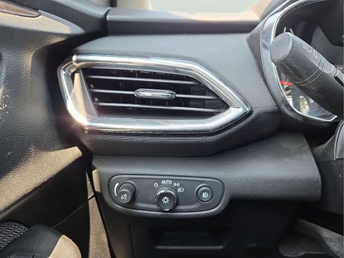 Used 2023 Chevrolet TrailBlazer LT FWD image 19