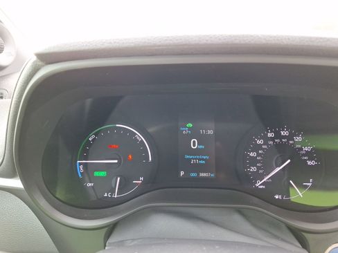 Used 2024 Toyota Sienna XLE Woodland Edition image 20