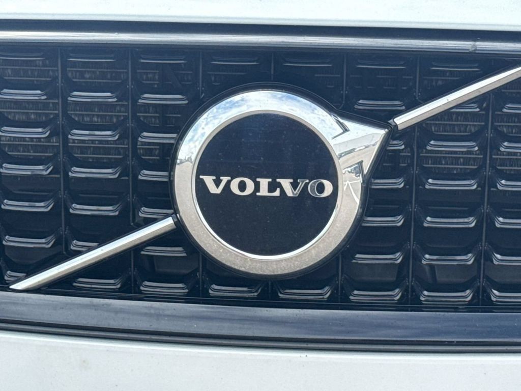 Used 2024 Volvo S60 B5 Core FWD image 9
