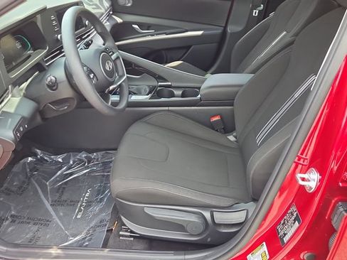 Certified 2025 Hyundai Elantra Hybrid FWD image 11